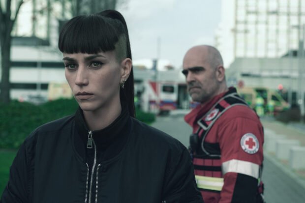 Claudia Salas es el gran descubrimiento de la serie 'Salvador', una madre neonazi que hace lo que sea por recuperar a su hija.